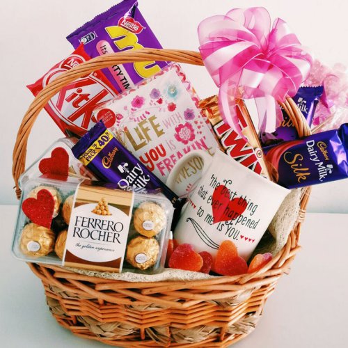 Florista Online - Flowers, cakes and Gifts Delivery Philippines. | Flower Delivery Philippines. Florista Online is the First to offer Online Flower, Cake and Gift Delivery Service using Mobile Application in the Philippines. Order gifts, send flowers on any of your special celebrations by just using a single app, our service is just one click away. Our goal is to make sending flower and gifts faster, convenient and easier at a very affordable and reasonable price.